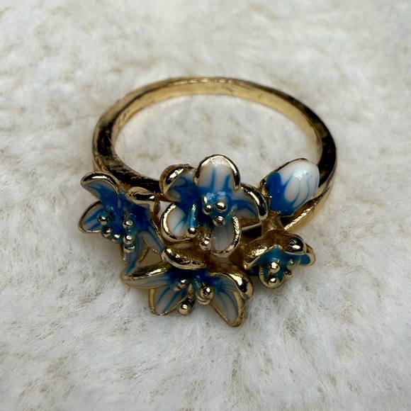 Jewelry - Gold Tone Blue Floral Ring